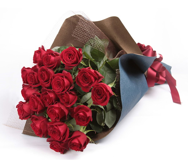 ルチアという赤薔薇のみの花束です。金額は税抜一万五千円です。