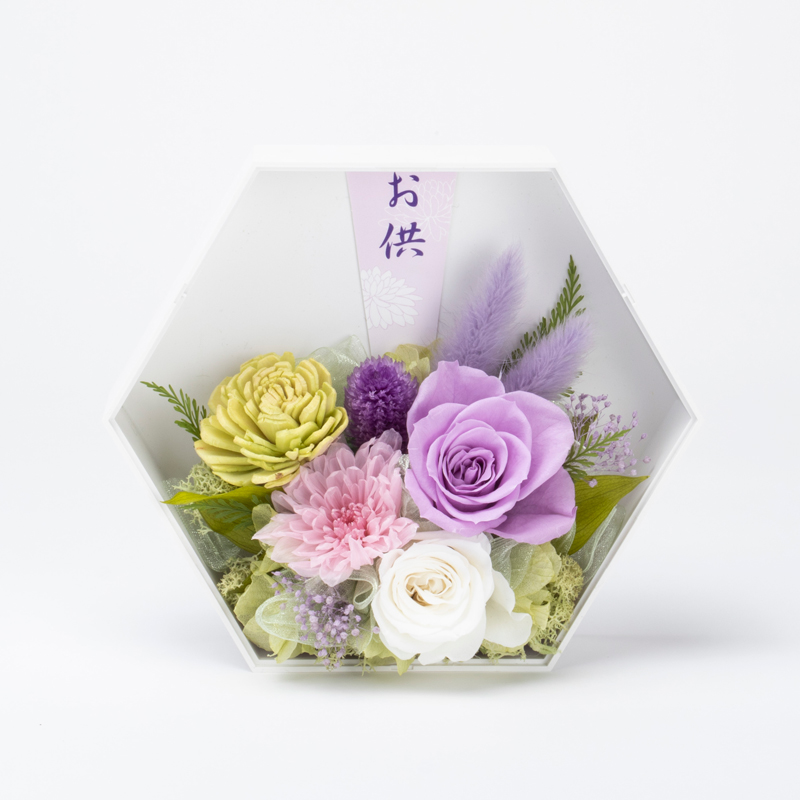 ブリス/至福という御供プリザーブドアレンジです。金額は税抜八千円です。