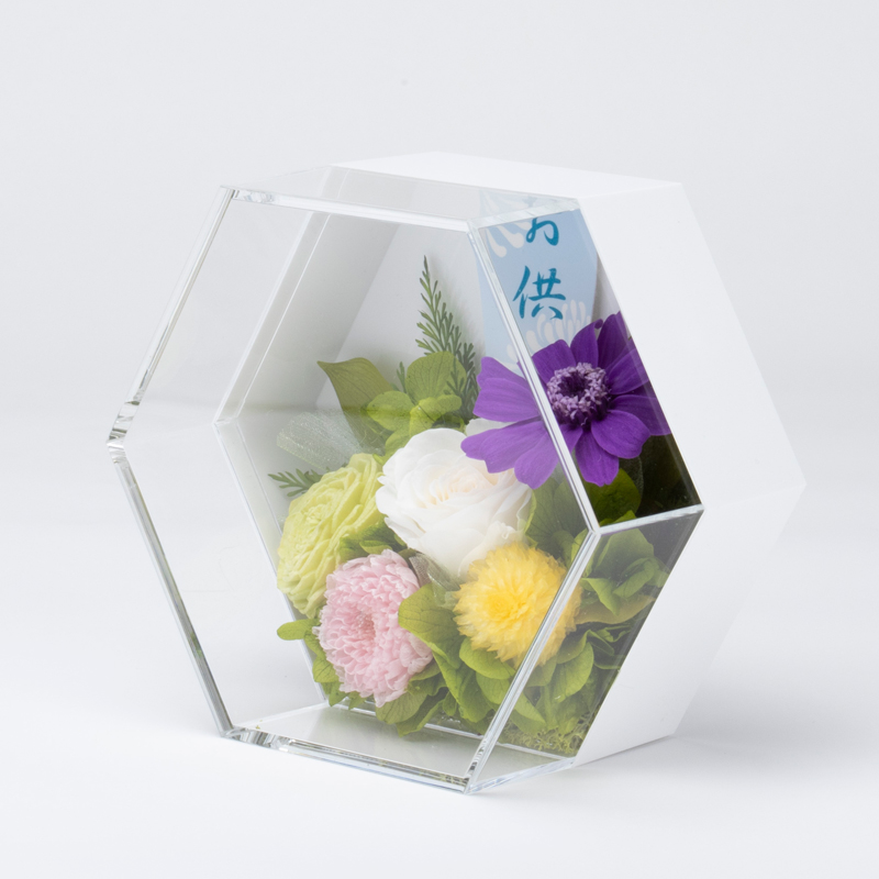 ブリス/至福 Sという御供プリザーブドアレンジです。金額は税抜五千円です。