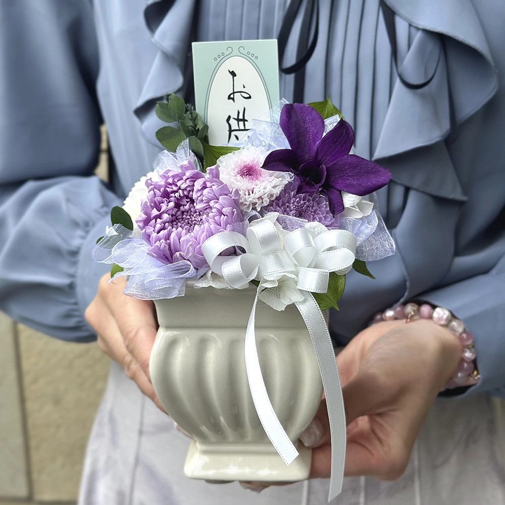 カーム/静けさという御供プリザーブドアレンジです。金額は税抜一万三千五百円です。
